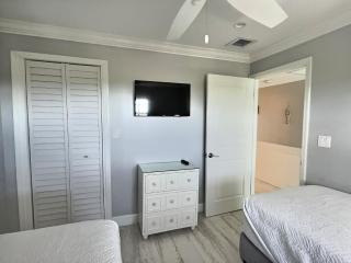 Sunrise Oasis - Top Floor Ocean Pointe 2411 - Key Largo - 2