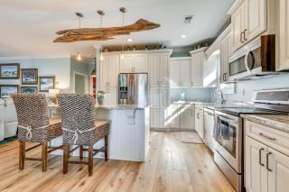 Waterfront Gulf Coast Home with Outdoor Oasis! - Gautier - 4