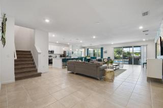 Spacious Family Reunion 15BR Home Pool Spa Game Rm - Kissimmee - 4