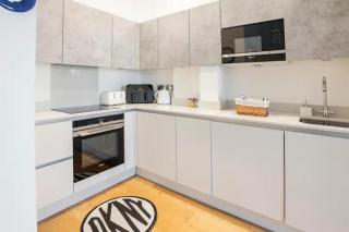 Superb 1-Bed Apartment in Hertfordshire - Welwyn Garden City - 8
