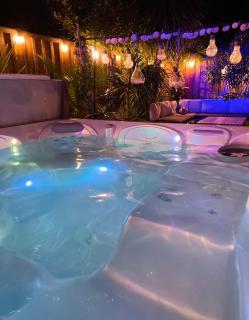 Évasion Tropicale - Villa d'Artiste avec Jacuzzi Privé dans un jardin Exotique - Mérignac - 5