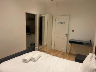 Hyde Park Studio Apartments - London - 9