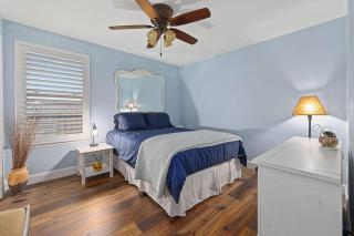Seaside Escape w Pool 5 Min Walk to Beach - Jacksonville Beach - 9