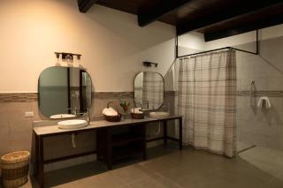 The Golden Frog Inn - 5