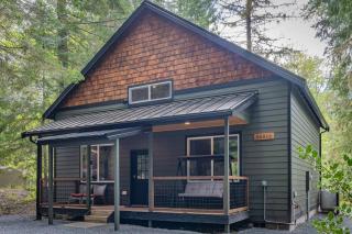 Luxe Chalet at Rainier Entrance with Hot Tub-AC-WiFi - Ashford - 8