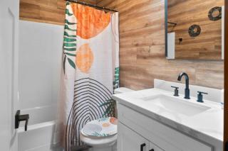Luxe Chalet at Rainier Entrance with Hot Tub-AC-WiFi - Ashford - 2