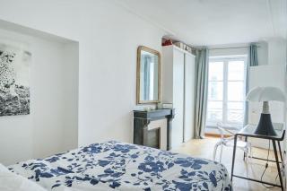 Appartement type F2 rénové- Quartier Elysée - Paris - 8