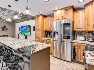 Luxury Single Level, Great Location, Hot Tub, Arcade - 7