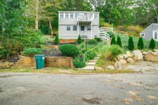 Waterfront Cape Cod Cottage on Peters Pond - Mashpee - 8