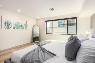 The Lux at Craftsman Suite 4 - Walkable to All of Old Town - 1