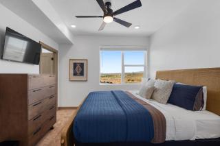 Red Rock Oasis - Brand New Home 3-Bed Sleeps 10 - 3