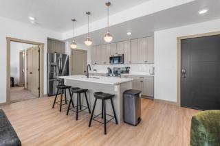 Red Rock Oasis - Brand New Home 3-Bed Sleeps 10 - 6