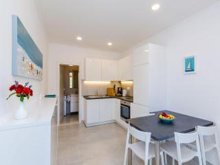 Apartments Sara Molunat - Superior One Bedroom Apartment with Terrace and Sea View - Molunat - 9