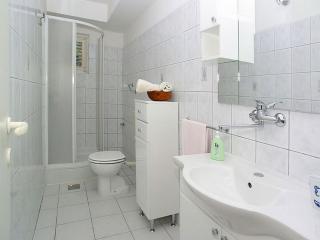 Apartments Villa Marijana - Standard Two Bedroom Apartment with Terrace and Garden View Marijana 5 - Prizba - 3