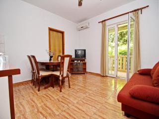 Apartments Veselka, Lumbarda - One Bedroom Apartment with Terrace and Garden View Apt 6 - Lumbarda - 2