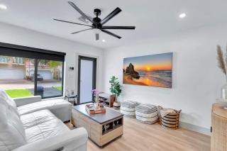 Lovely 2BR 2BA Modern Flat with Vibrant Backyard - 5