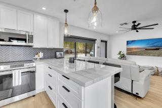 Contemporary 3BR 3 BA Duplex, Amazing Outdoor Area - 3