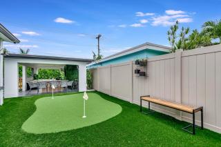 Lovely 2BR 2BA Modern Flat with Vibrant Backyard - 7