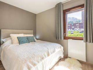 Charmant T3 avec balcon, proche pistes, parking inclus - FR-1-351-235 - 3