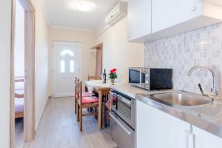 Apartments Fidelis - One Bedroom Apartment with Terrace and Garden View 2 - Trogir - 5