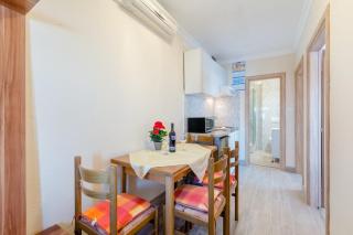 Apartments Fidelis - One Bedroom Apartment with Terrace and Garden View 2 - Trogir - 6