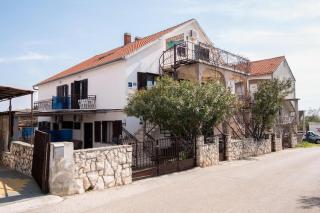 Apartments Fidelis - One Bedroom Apartment with Terrace and Garden View 4 - Trogir - 2