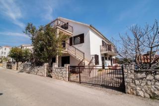 Apartments Fidelis - One Bedroom Apartment with Terrace and Garden View 1 - Trogir - 1