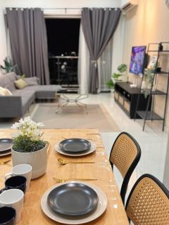 Wind Serenity at Country Garden Danga Bay with 2CarParks FOC Netflix Access and YouTube Premium 3Beds3Bath for 6-13pax by Minshuku - Johor Bahru - 0