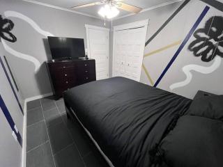 Cozy Escape WGameRoom HSWifi Aprox10Min to NRG - 4