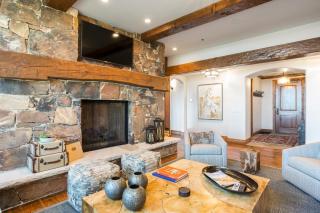 Grand Lodge - 3-Bedroom Deluxe #408 - Ski-in out condo - Park City - 3