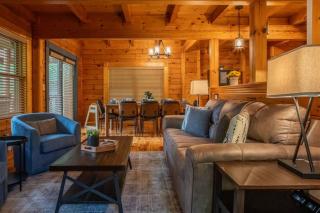 5BR Log Cabin, Game Room, Hot Tub, Swimming pool - Gatlinburg - 8