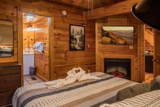 5BR Log Cabin, Game Room, Hot Tub, Swimming pool - Gatlinburg - 6