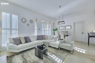 bnbmehomes - High-end 2BR Apartment on Burj Khalifa Blvd - Dubai - 4