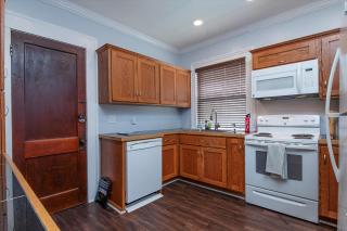Fully-stocked Kitchen, AC, WiFi, WD, Near Baseball and Downtown - 7