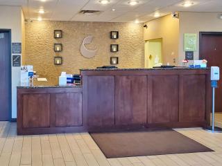 Comfort Suites Farmington - Farmington - 9