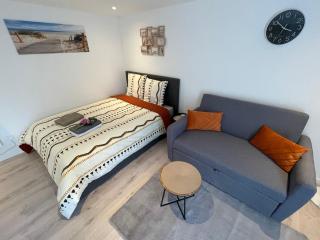 'StudioCDG fr' Jardin, Studio proche near CDG Roissy airport, Parc Expositions, Stade de France, Arena, Disney, Asterix - 9