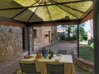 Apartment in a farmhouse with swimming pool - Mensanello - 2