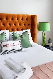 Vibrant Urban Escape, Family Friendly - Sleeps 8! - 5