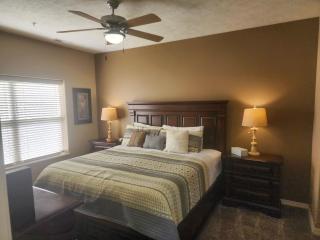 Luxury Lakeside Living- Beautiful Views - FREE TICKETS INCLUDED - MJ126 - 7