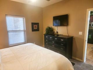 Luxury Lakeside Living- Beautiful Views - FREE TICKETS INCLUDED - MJ126 - 1