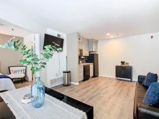 Be Our Guest! 1 Bedroom Condo Near Disney Parks! - 4