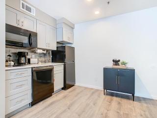 Be Our Guest! 1 Bedroom Condo Near Disney Parks! - 3