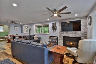 Fun In Fun Out Ski Home - Main Floor, Renovated 3BR-2BA, Hot Tub, Close to Resort - Killington - 9