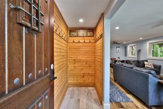 Fun In Fun Out Ski Home - Main Floor, Renovated 3BR-2BA, Hot Tub, Close to Resort - Killington - 5