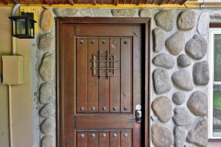 Fun In Fun Out Ski Home - Main Floor, Renovated 3BR-2BA, Hot Tub, Close to Resort - 4