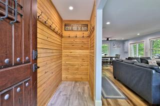 Fun In Fun Out Ski Home - Upper Unit, Renovated 3BR-2BA, Hot Tub, Close to Resort - Killington - 2