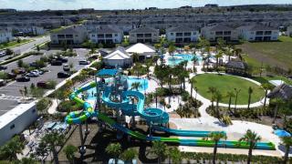 Luxury Family Retreat Walkable to the waterpark - 8