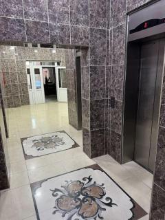 Chic Downtown Suite - Bakoe - 1