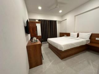 Hotel Royal Palace PUNE - Pune - 0