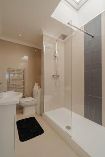 On The Beach Penthouse with Sea View - 3 bedrooms - Roof Balcony - Spa, Sauna, Gym and Pool - Sleeps 6 - Brighton & Hove - 1